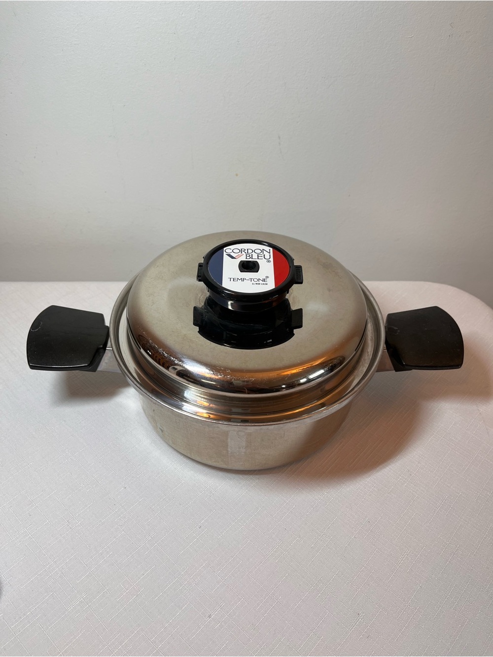 Cordon Bleu Stainless Steel Covered Saucepan with Temp-Tone Lid (Silver, Black)